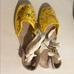 Sandals that wrap around you ankle.